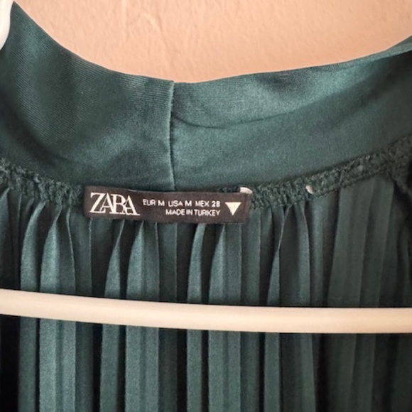 Emerald Green Zara long sleeve dress, size M - Picture 3 of 4